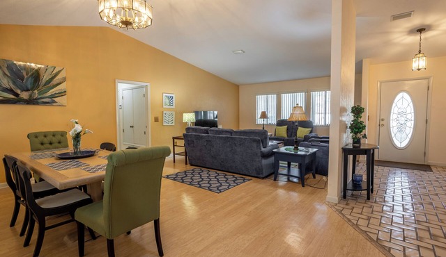 Delightful and Spacious 4/2.5 close to UF