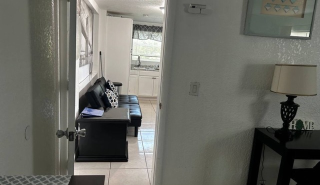 Delightful apartment with AC in sunny Delray Beach