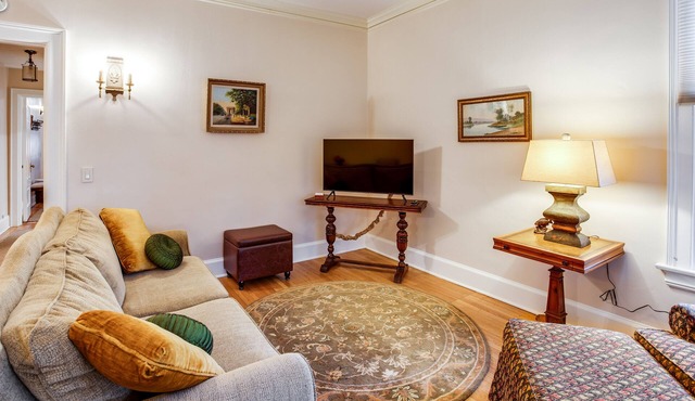 Delightful Apt in Classic Tudor