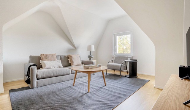 Delightful Bachletten 3 Room w/Storage, nr market, by Blueground