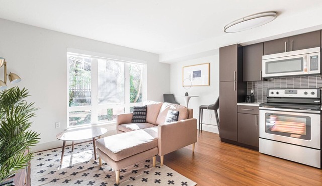 Delightful Bellevue 1BR w/Coffee Bar, nr Transport, by Blueground