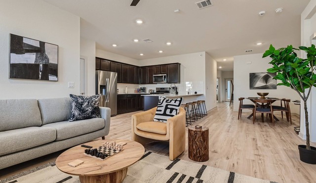 Delightful brand NEW 3-bedroom Modern House + Sleeps 6