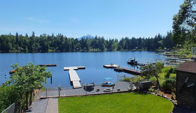 Delightful Bungalow on Lake Bosworth!