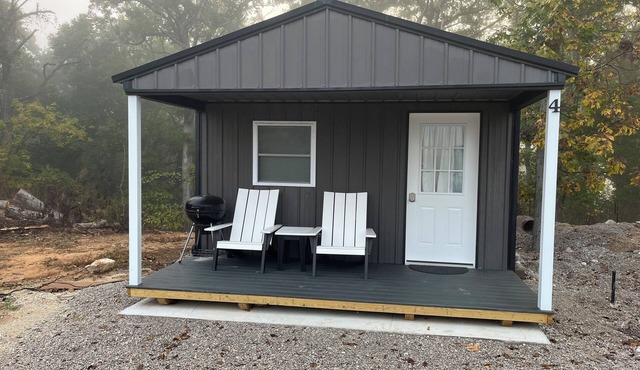Delightful Cabin #4 close to Warrensburg, Knob Knoster, and Clinton.