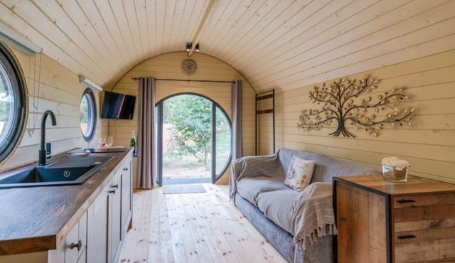 Delightful Cabin, Damson in the beautiful Cotswolds