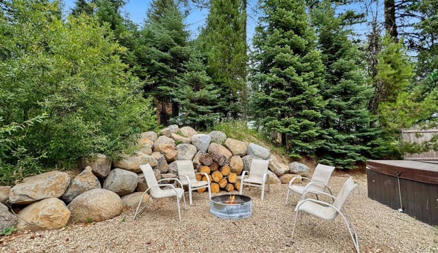 Delightful Cabin Nestled Near Tamarack Resort