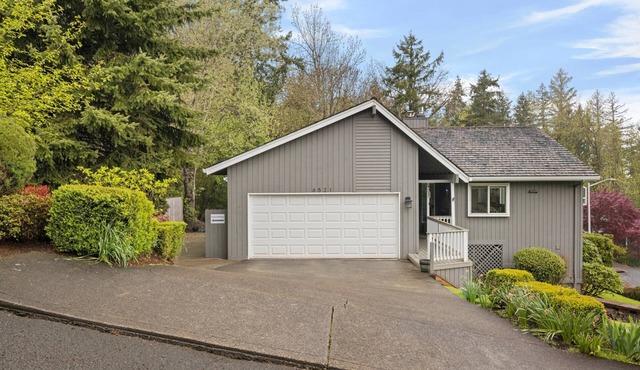 Delightful Central & Quiet SW Portland Location, Outdoor Patio w/View, 7 Miles to Downtown Portland