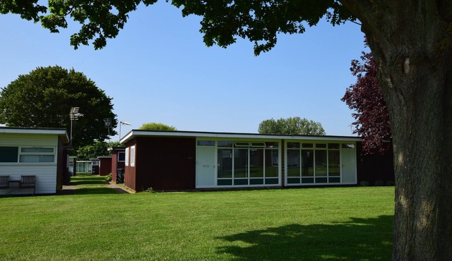 Delightful chalet based on broadside chalet park, Norfolk,near the broads & sea