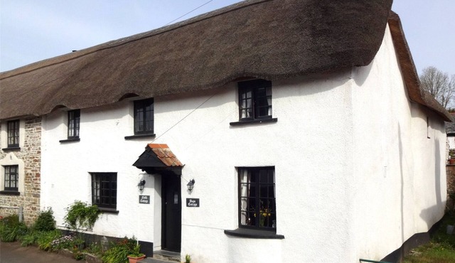 Delightful Chocolate Box Thatched Cottage in the Heart of North Devon