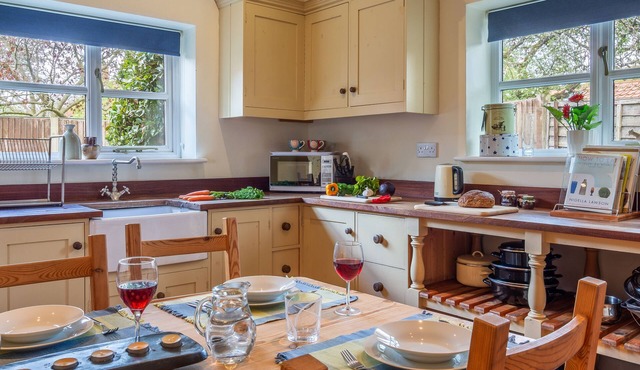 Delightful conversion in a country stud with a swimming pool - Stable Cottage