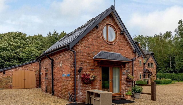 Delightful Cottage with 2 Bedrooms near Knutsford