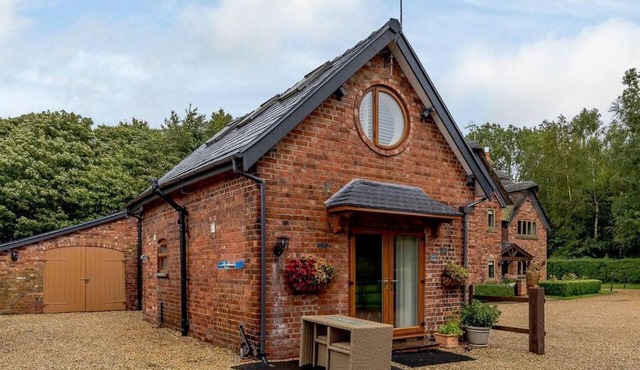 Delightful Cottage with 2 Bedrooms near Knutsford