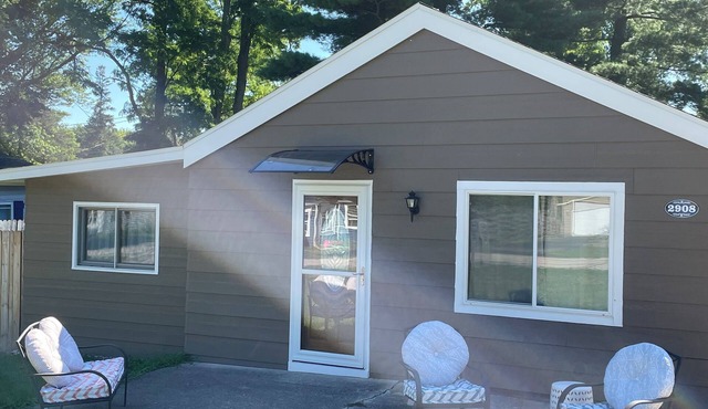 Delightful cottage with AC in charming Delavan