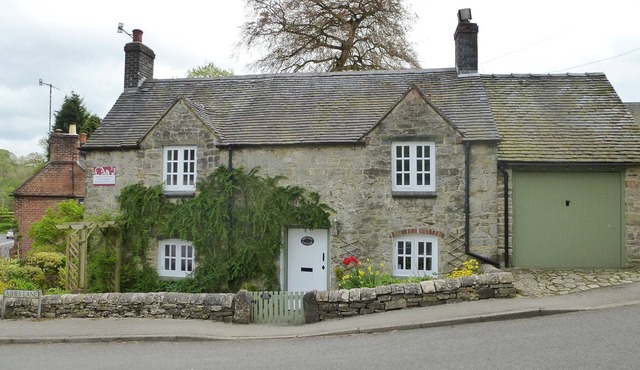 Delightful, detached, stone cottage in Fenny Bentley, Peak District, Derbyshire