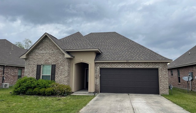 Delightful Dianne: 3-bedroom home in charming Lake Charles