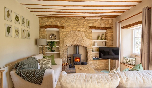 Delightful Dog Friendly Cotswold holiday cottage - Enoch's Cottage