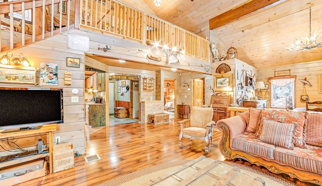 Delightful dog-friendly cabin with wood stove, firepit, deck, & mountain views