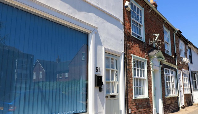 DELIGHTFUL DORSET HOUSE BY WAREHAM RIVER, pet friendly in Wareham