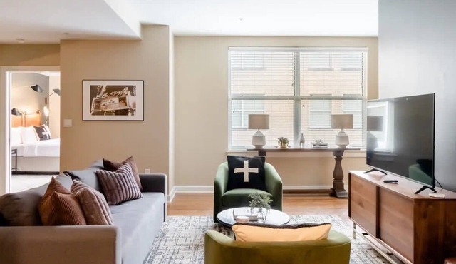 Delightful & Elegant Abode Walkable to Everything!