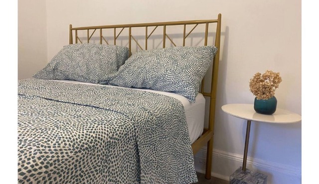 Delightful Entire 2 Bed-room Apartment ~ Walking to train for NYC