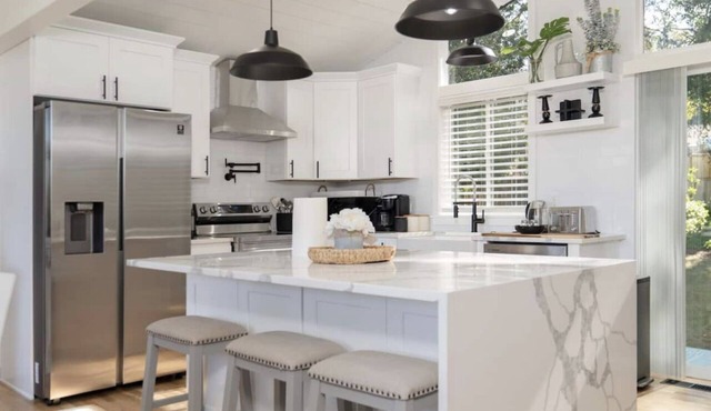 Delightful Family Home with 3 Bedrooms and Sprawling Backyard