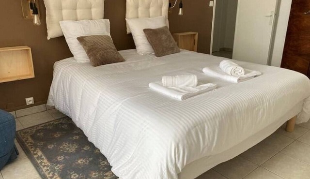 Delightful 2-bedroom townhome in Aubeterre-sur-Dronne ECHOPPE