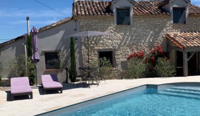 Delightful stone farmhouse in vineyard with private pool and 3 en suite bedrooms