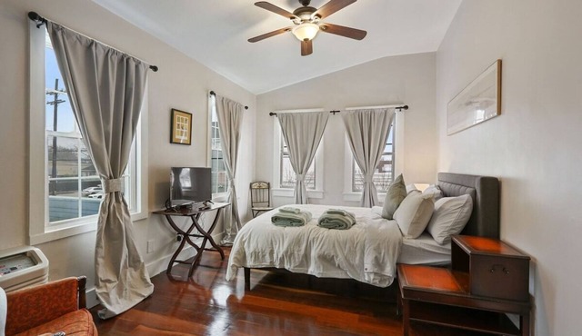 Delightful Freret St Studio Apartment w/parking