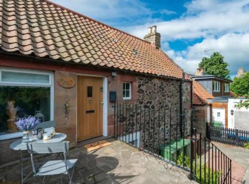 Delightful Garden Upper Cottage in Oldhamstocks East Lothian