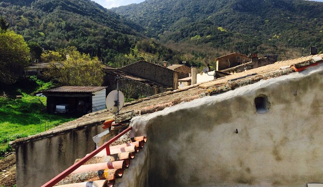 Delightful Gite in the hills, ideal for bathing, chateaux and wine