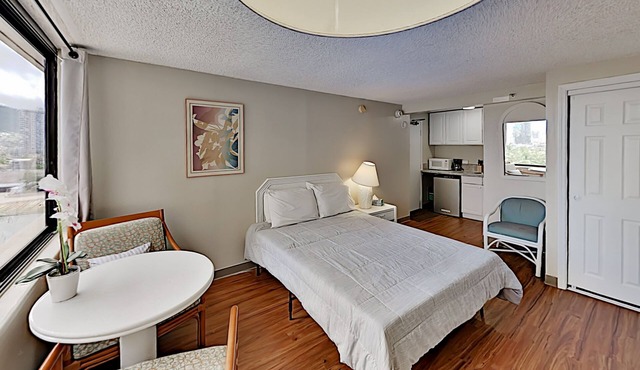 Delightful Hawaiian Monarch Studio | Pool + Gym