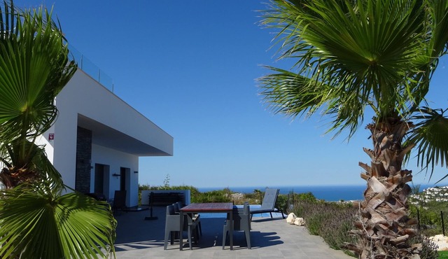 Delightful holiday villa with sea view