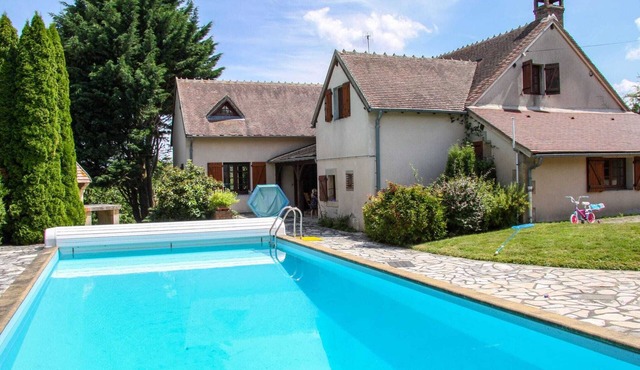 Delightful holiday home with a large private swimming pool, perfect for families