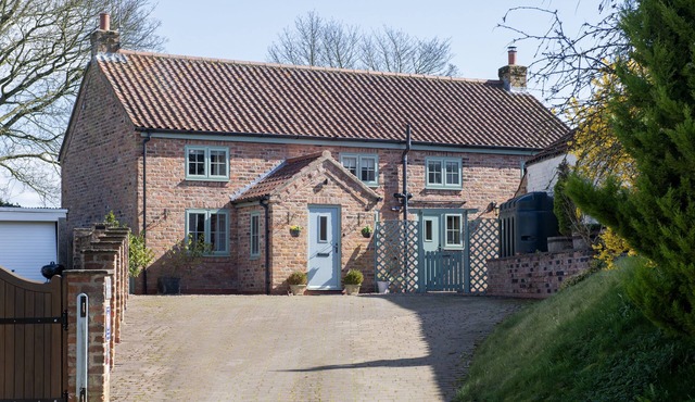 Delightful holiday home in pretty village high in the stunning Yorkshire Wolds