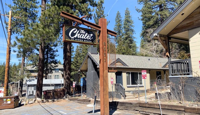 Delightful hotel with lakeview, golf, skiing, WiFi, & Netflix