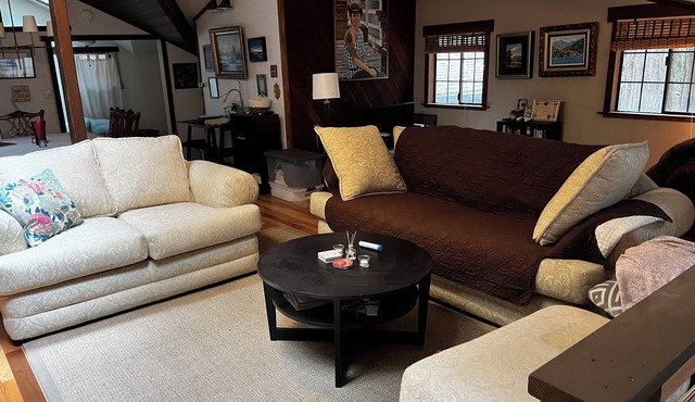 Delightful house among the redwoods with WiFi in charming Forestville