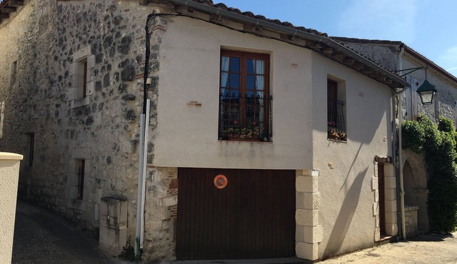 Delightful independant property with garden in small medieval fortified citadel