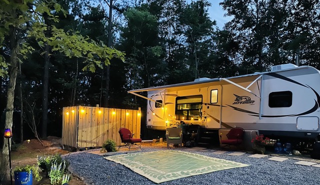 Delightful Jayco Camper on the Coosa river