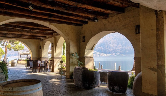 Delightful loft overlooking hill and Santa Maria Church in Morcote (Salvia)