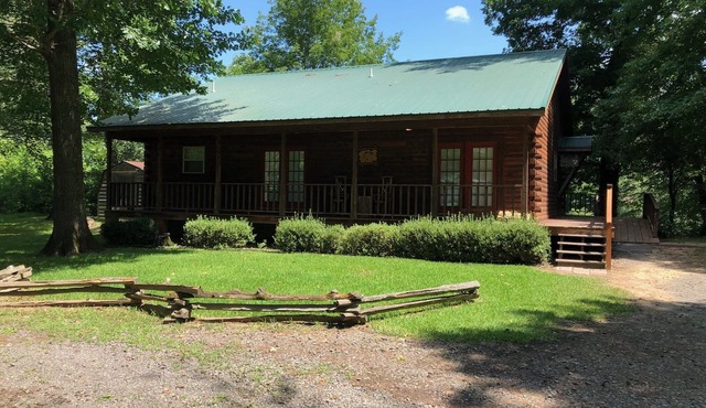 Delightful Log House on the Little Red River with hot tub!