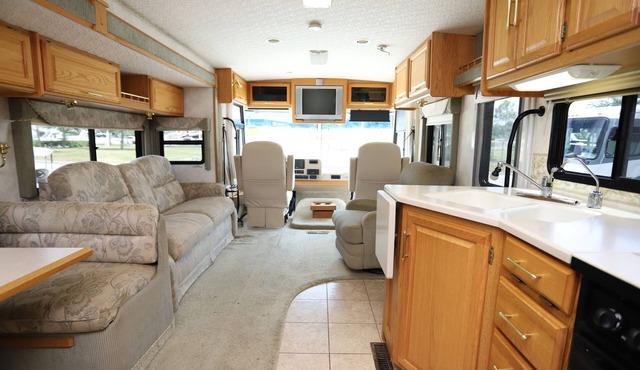 Delightful Motor Home w/ AC in a very private, quiet location in Rough and Ready
