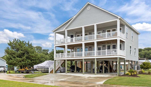 Delightful, newly built 4-bedroom house in Indian Beach.