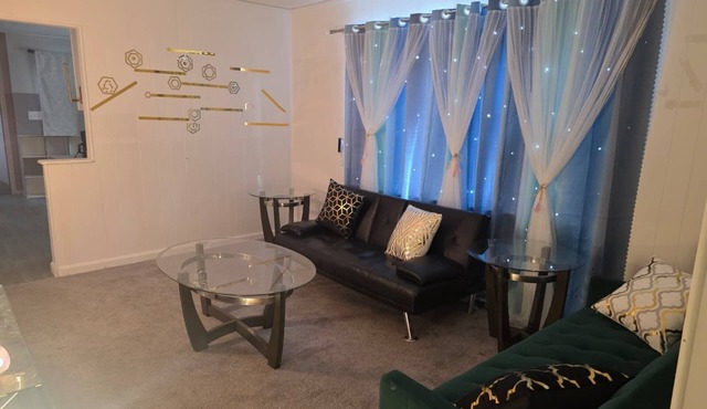 Delightful Newly Furnished 2-bedroom Unit in Manchester