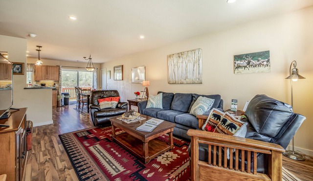 Delightful Northern Retreat w/ Gas Grill, Free WiFi & Easy Access to Redwoods