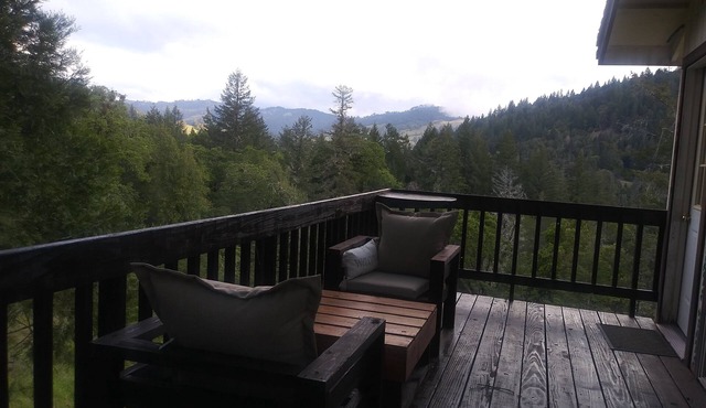 Delightful off grid studio with beautiful mountain views