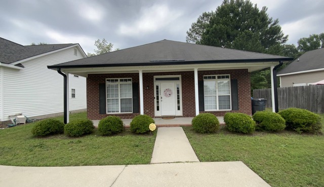 Delightful patio home in golf course community