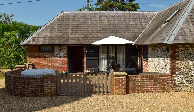 Delightful Pet and Family Friendly 2 bedroom Cottage in Challock, Kent