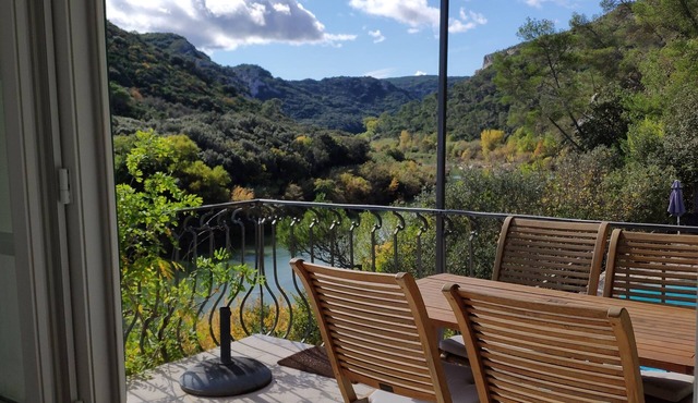 Delightful Riverside Apartment with River Views, The Upper 2