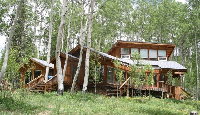 Delightful Rustic Home 10 minutes from the Historic Town of Telluride Colorado