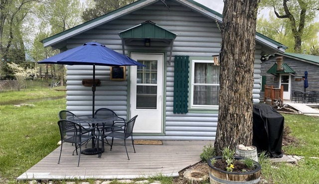 Delightful Secluded Cabin in Riverside, Wyoming